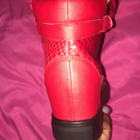 Shoes - Picture 6 of 7